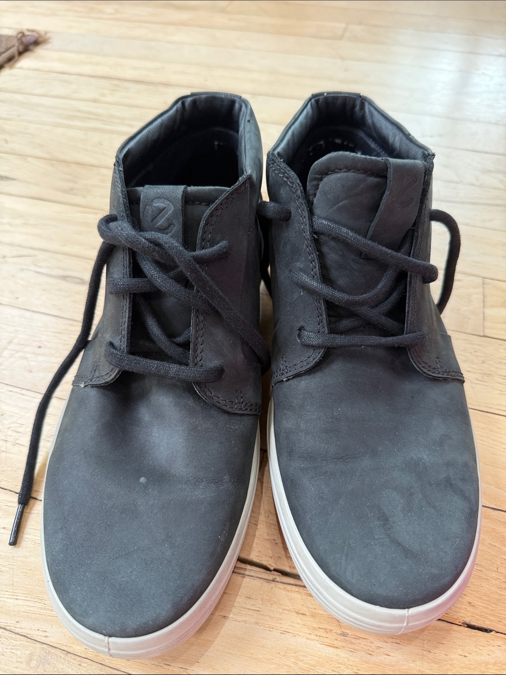 Ecco Men's Black Chukka Boots with White Sole